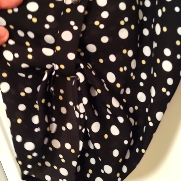 26/28W Cato Slit V- Neck Blouse Yellow & White Polka-dots/ Polyester - Picture 2 of 5